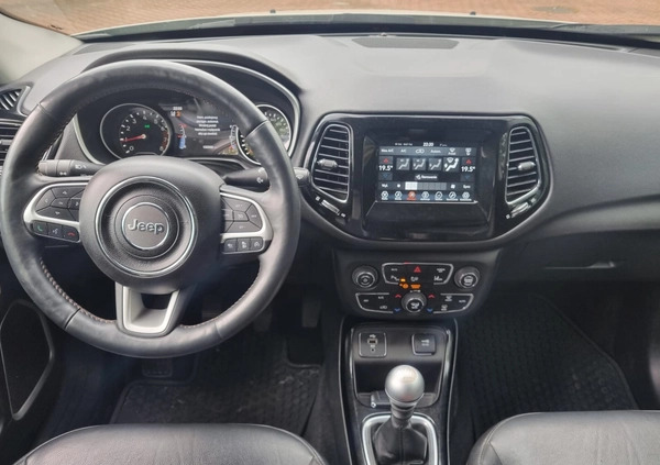 Jeep Compass cena 65900 przebieg: 101000, rok produkcji 2018 z Koło małe 379